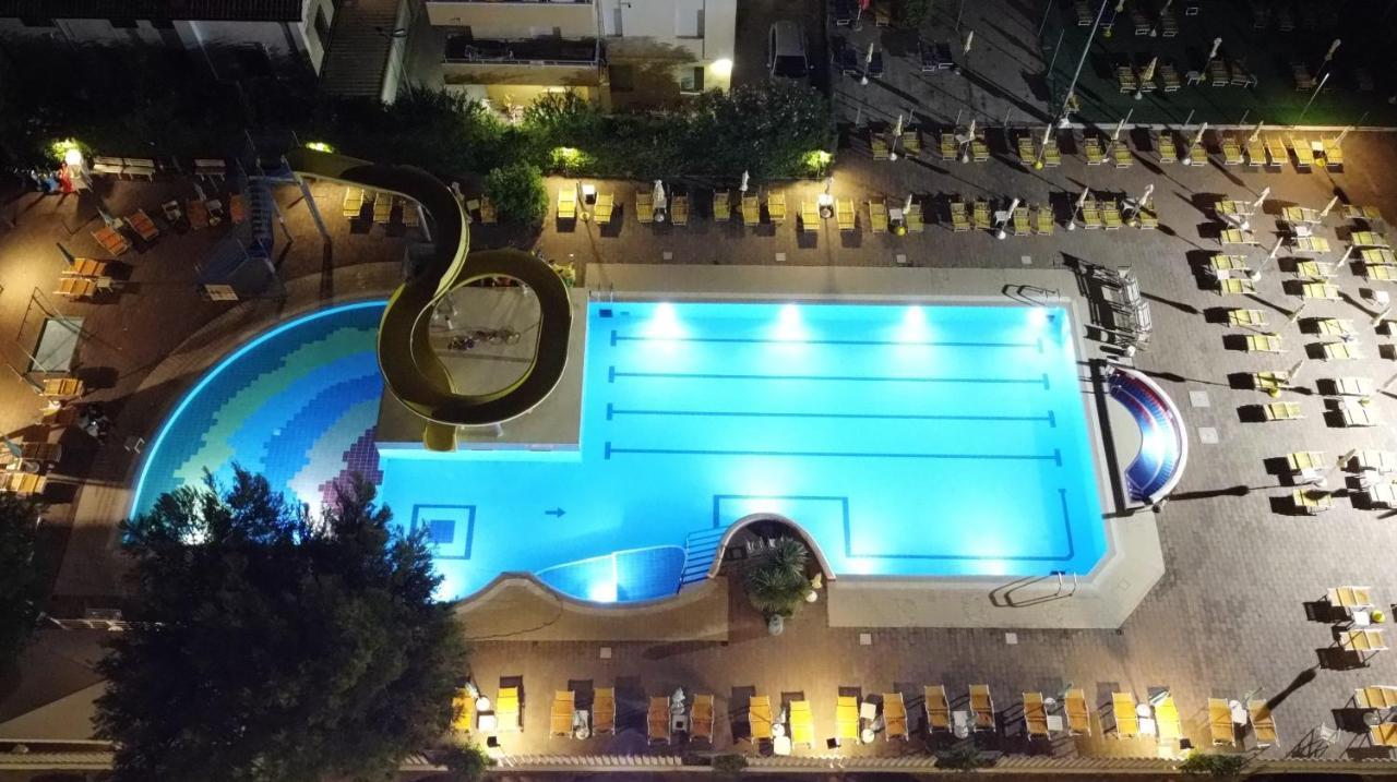 SoleMare Hotel e Residence Misano Adriatico Exterior foto