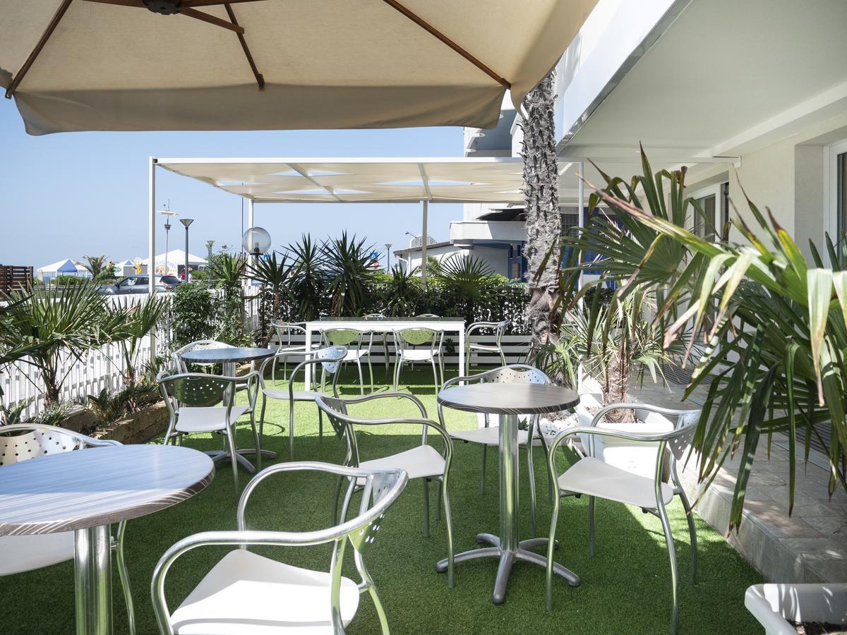 SoleMare Hotel e Residence Misano Adriatico Exterior foto