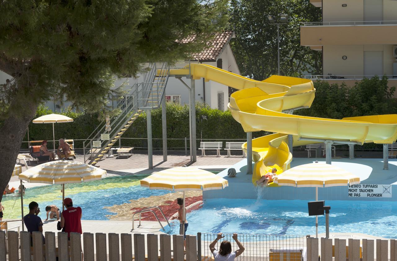 SoleMare Hotel e Residence Misano Adriatico Exterior foto